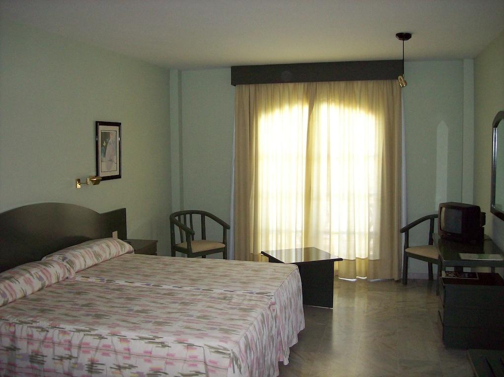Hotel Ele La Perla